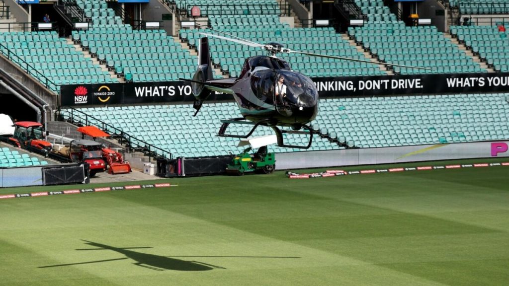 BBL 13: David Warner Steals Show with Heli Landing at SCG BBL 13: David Warner Steals Show with Heli Landing at SCG