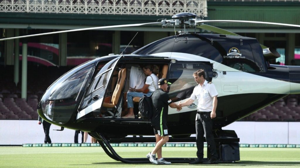 BBL 13: David Warner Steals Show with Heli Landing at SCG BBL 13: David Warner Steals Show with Heli Landing at SCG