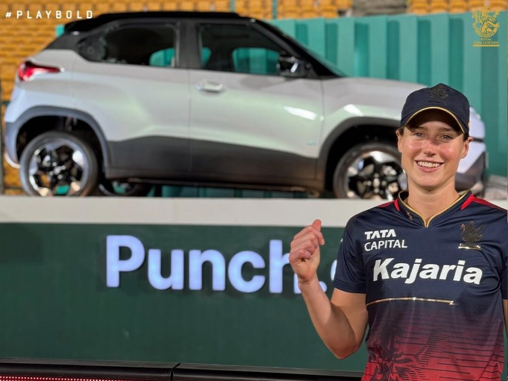 Perry Powers RCB to Win, Shatters Car Window in Banglore  