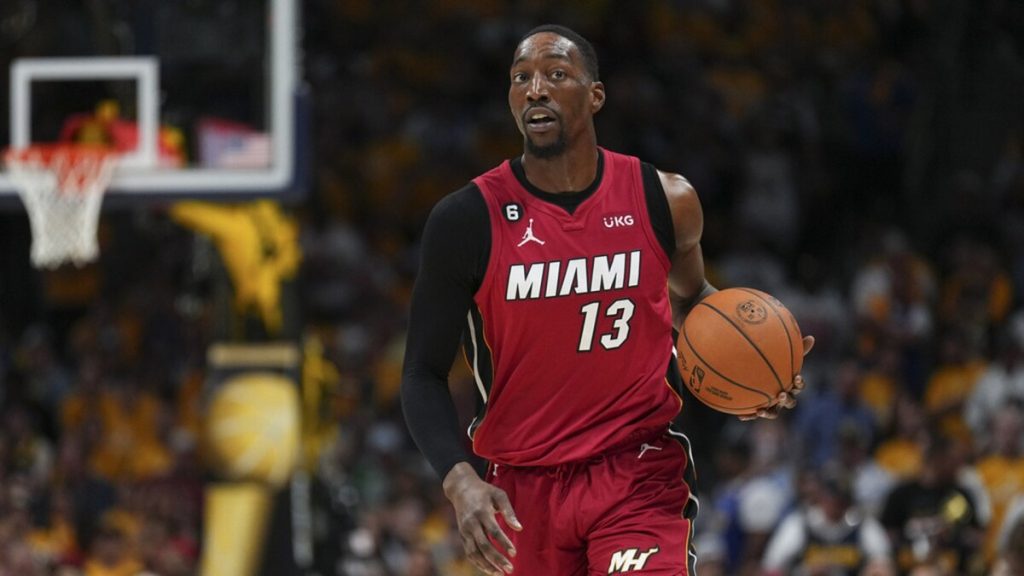 10 NBA Highest-Paid Centers for the 2023–24 Season 10 NBA Highest-Paid Centers for the 2023–24 Season