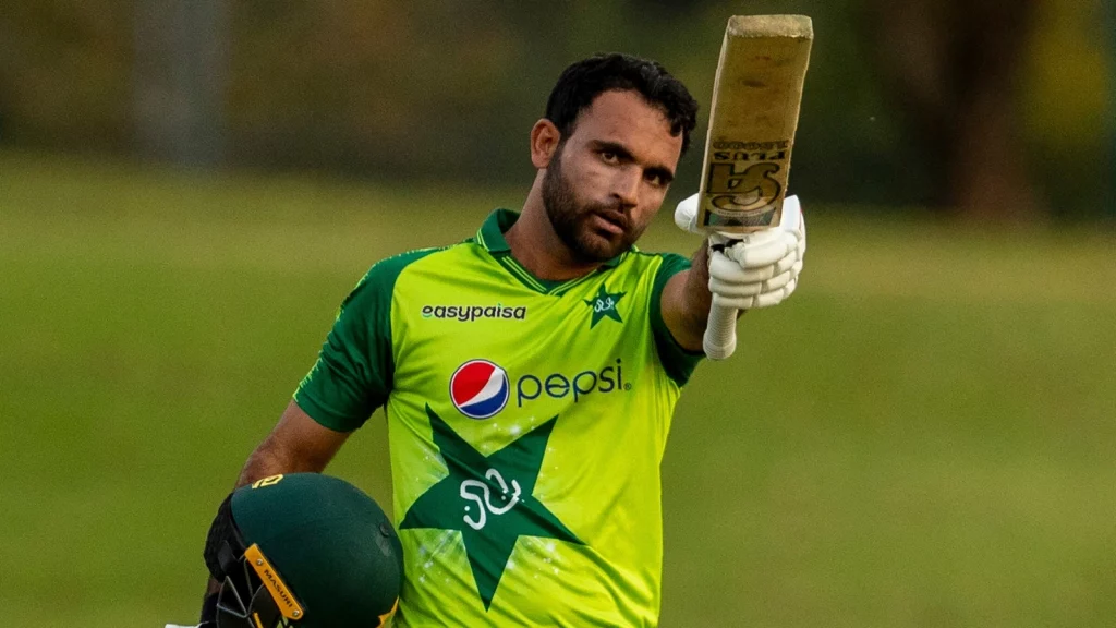 Fakhar Zaman Helps Ground Staff In India vs. Pakistan Match Fakhar Zaman Helps Ground Staff In India vs. Pakistan Match