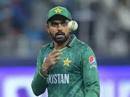 Netizens go gaga seeing Pakistan’s bizarre fielding effort!  
