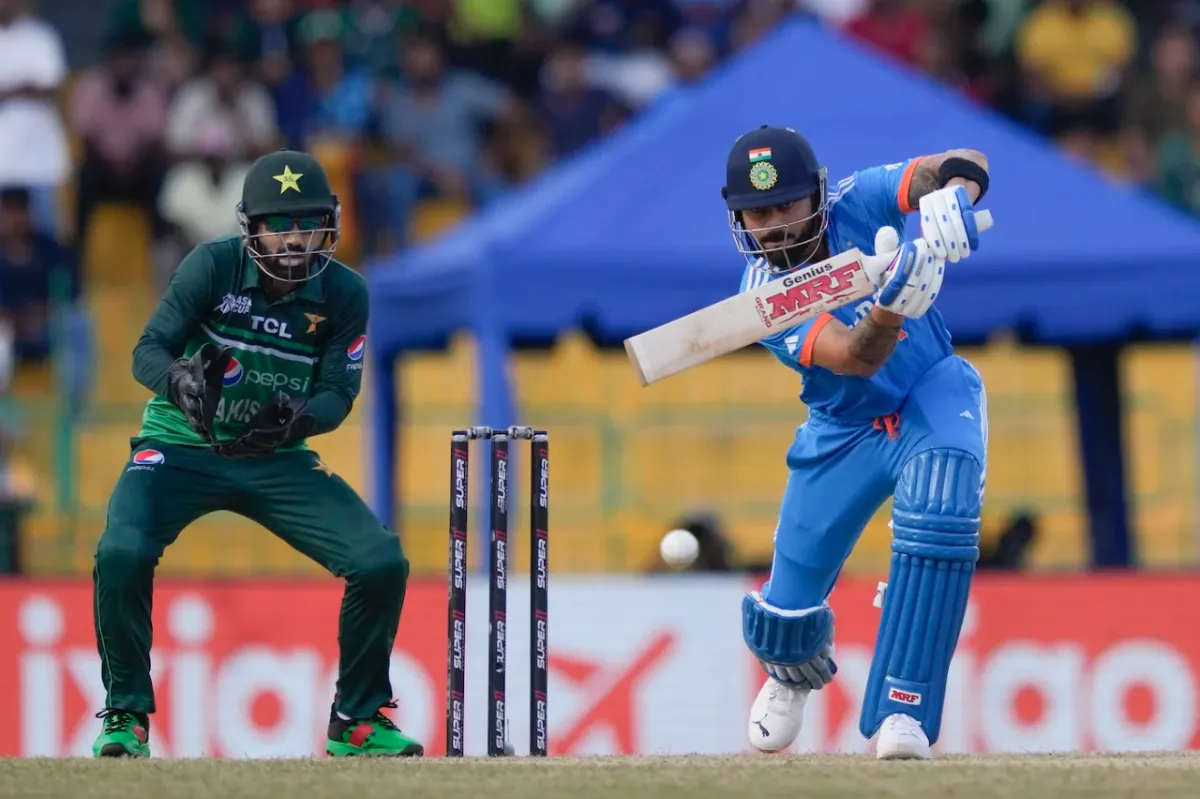 Babar Azam's DRS Blunder Ignite Twitter Storm in IND vs PAK Babar Azam's DRS Blunder Ignite Twitter Storm in IND vs PAK