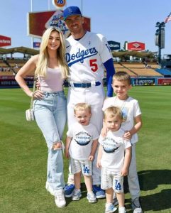 Know everything about Freddie Freeman's Wife Chelsea!  