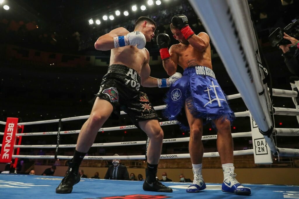 How Mike Tyson Knocked Out Taller Fighters How Mike Tyson Knocked Out Taller Fighters