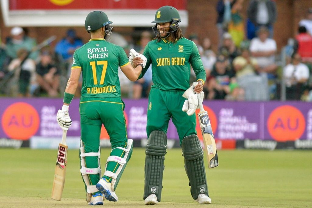 Tony de Zorzi Gets a Good Century, South Africa Beats India  