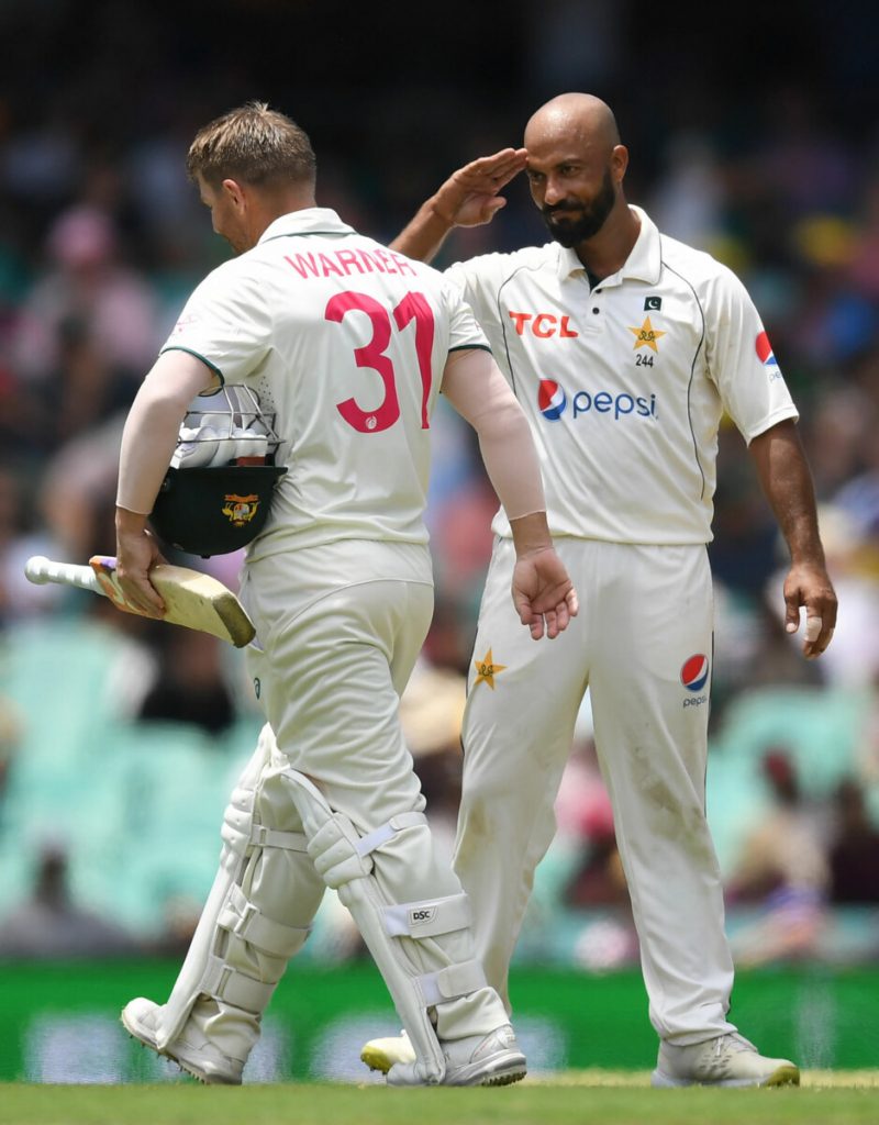 David Warner Bows Down with a Fitting Farewell at the SCG  
