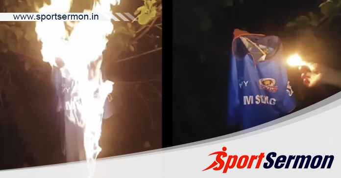MI fans burn jersey as Hardik Pandya becomes new skipper  