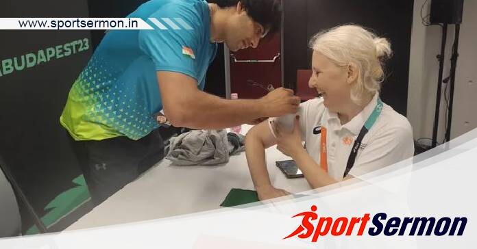 Olympian Neeraj Chopra denies signing on the National Flag!  
