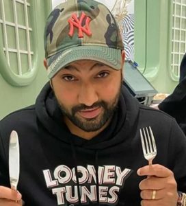 Top 10 legendary cricketers and their favourite food item Top 10 legendary cricketers and their favourite food item