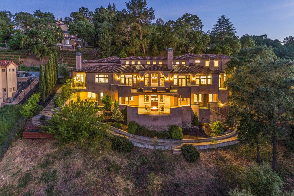 List of Expensive Things Owned by NBA Star Stephen Curry List of Expensive Things Owned by NBA Star Stephen Curry