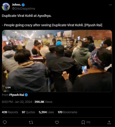 Fans Surround Virat Kohli doppelganger in Ayodhya Fans Surround Virat Kohli doppelganger in Ayodhya