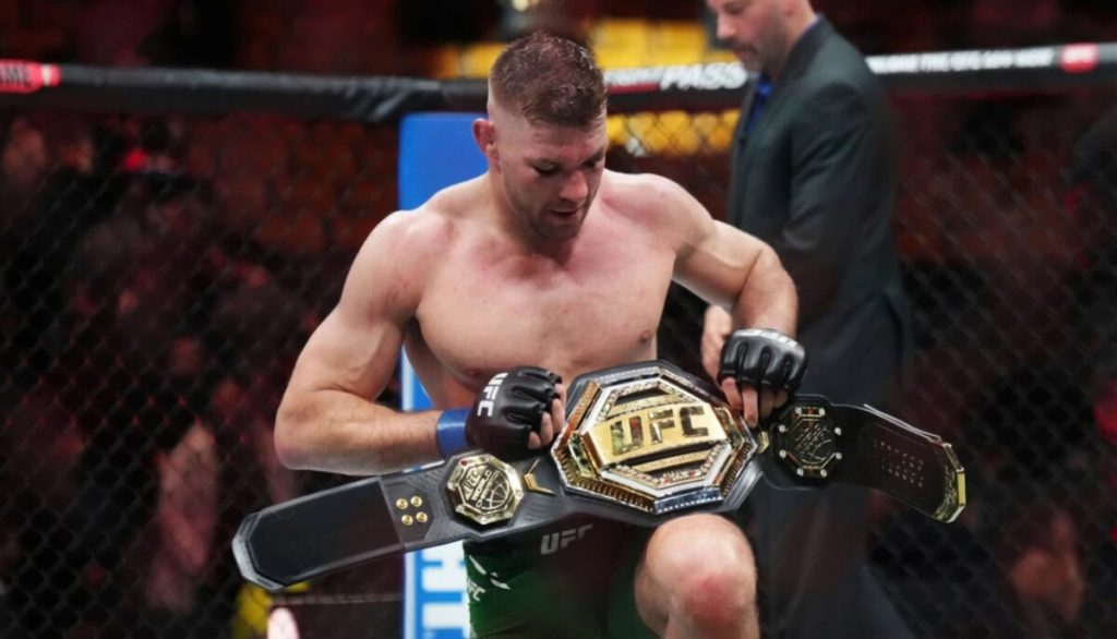 Du Plessis reveals post-fight convo with Sean Strickland Du Plessis reveals post-fight convo with Sean Strickland