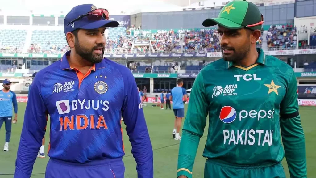 IND vs PAK: Shadab Khan ties Hardik Pandya's shoelaces IND vs PAK: Shadab Khan ties Hardik Pandya's shoelaces