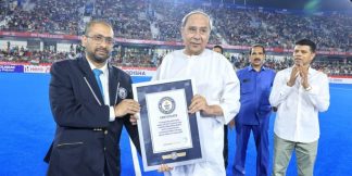 Birsa Munda Hockey Stadium ने गिनीज बुक ऑफ रिकॉर्ड्स से मान्यता प्रमाण पत्र प्राप्त किया  