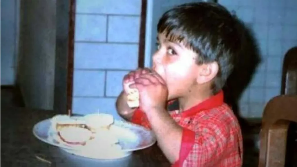 Unseen Pictures Of Virat Kohli That Will Melt Your Heart  