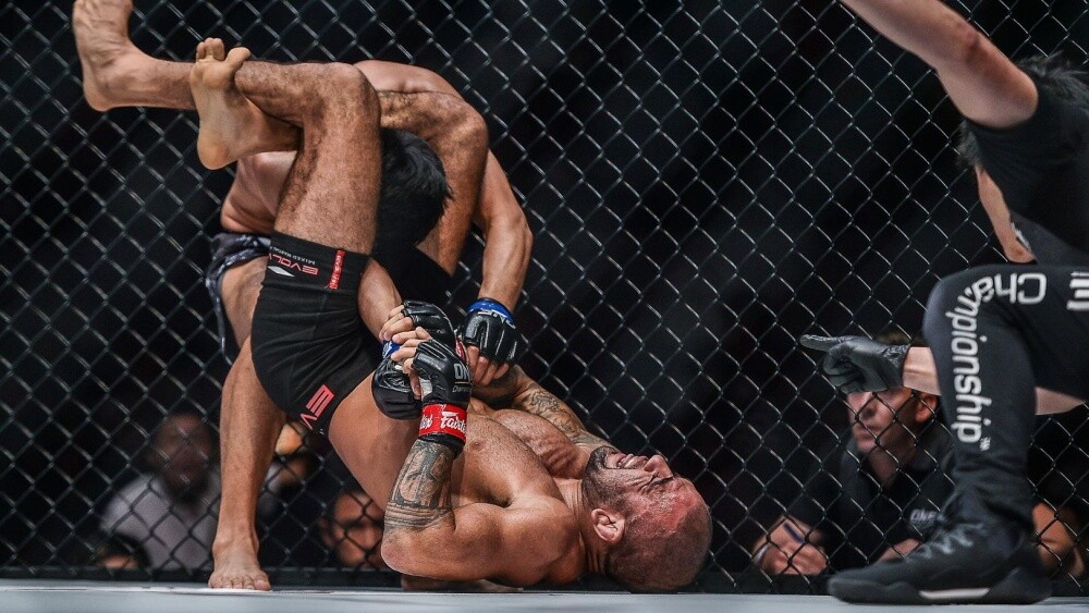 10 Incredible Submissions That Are Rarely Seen in the UFC 10 Incredible Submissions That Are Rarely Seen in the UFC