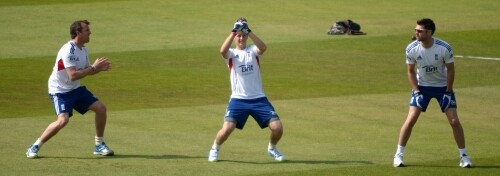 Cricket Tips & Tricks: Tips To Improve Your Catching Skills Cricket Tips & Tricks: Tips To Improve Your Catching Skills