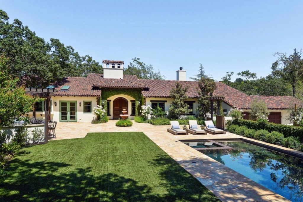 List of Expensive Things Owned by NBA Star Stephen Curry List of Expensive Things Owned by NBA Star Stephen Curry