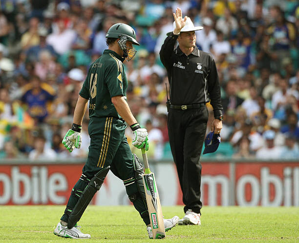 Why Australian Great Adam Gilchrist was called a Walker? Why Australian Great Adam Gilchrist was called a Walker?