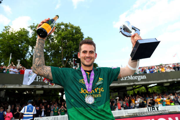 Alex Hales will Stay for Another Blast with Notts Outlaws Alex Hales will Stay for Another Blast with Notts Outlaws