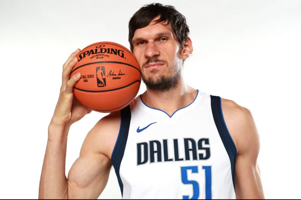 The NBA's Top 10 Largest Hand Sizes The NBA's Top 10 Largest Hand Sizes