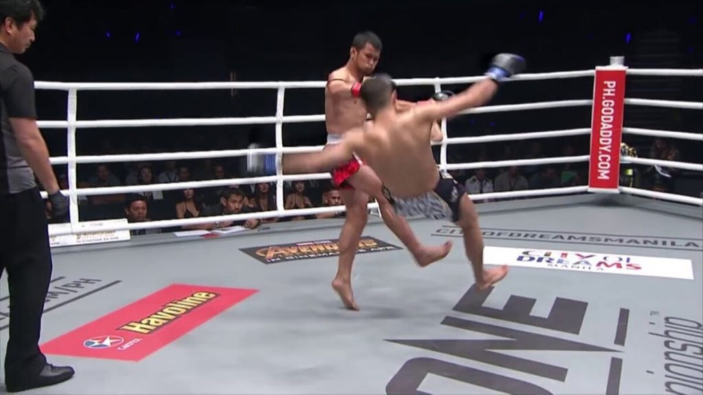 5 Powerful Sweeps-Based Muay Thai Counter Techniques 5 Powerful Sweeps-Based Muay Thai Counter Techniques