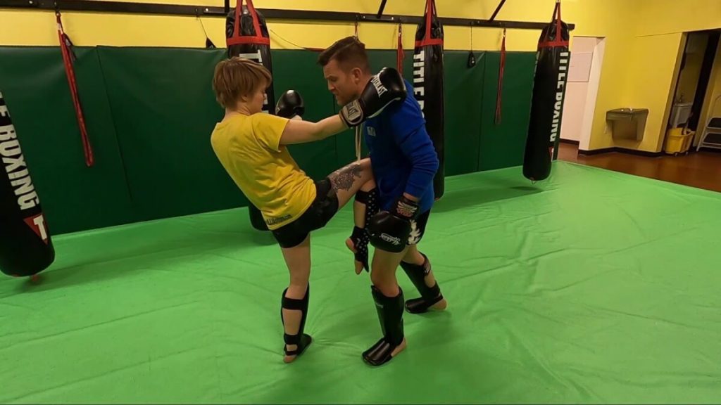 5 Powerful Sweeps-Based Muay Thai Counter Techniques 5 Powerful Sweeps-Based Muay Thai Counter Techniques