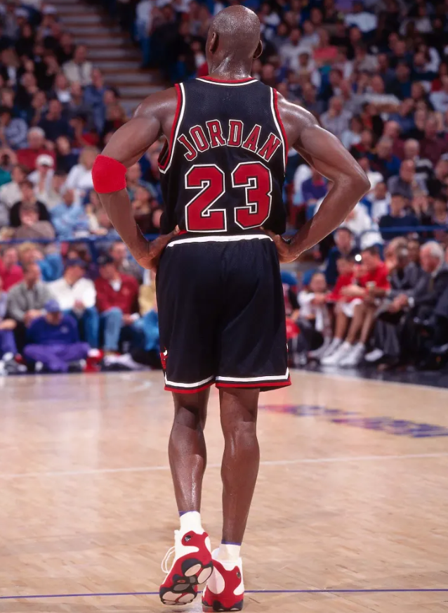 From Style to comfort: The Evolution of Basketball uniforms  