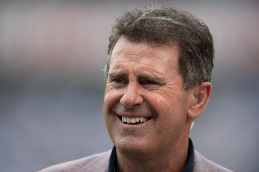 5 Cricket Commentators Who Became The Voices of Cricket 5 Cricket Commentators Who Became The Voices of Cricket