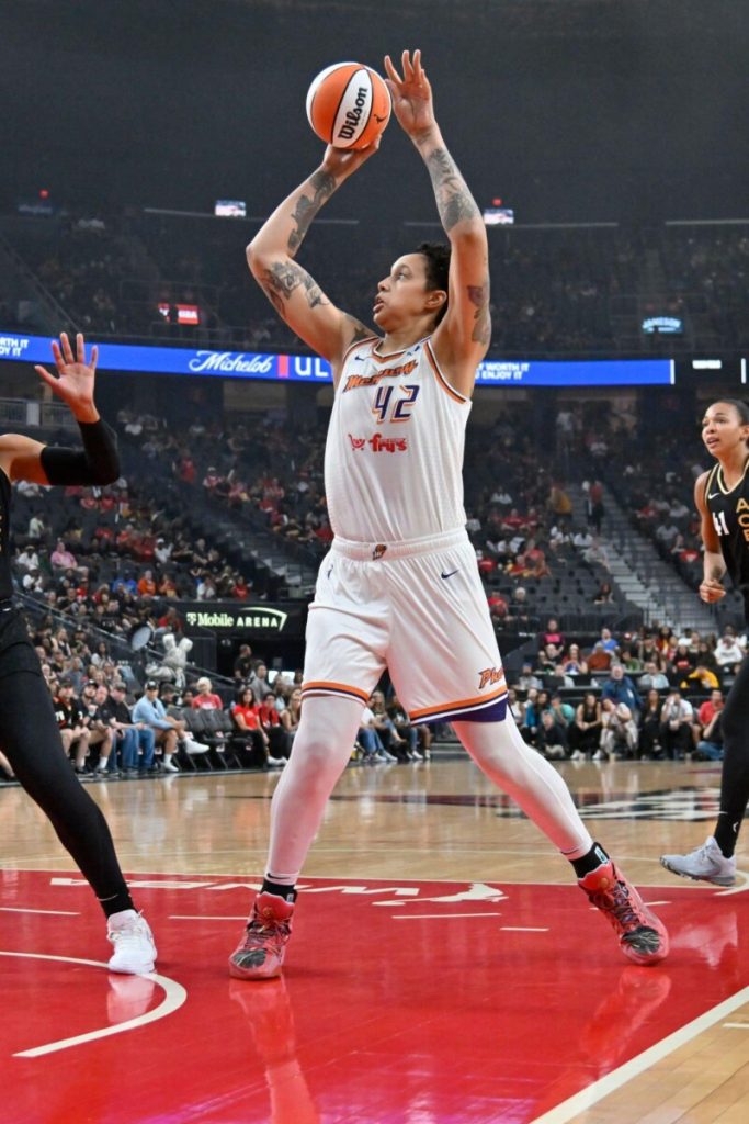 Top 10 Tallest Female Players in the History of WNBA Top 10 Tallest Female Players in the History of WNBA