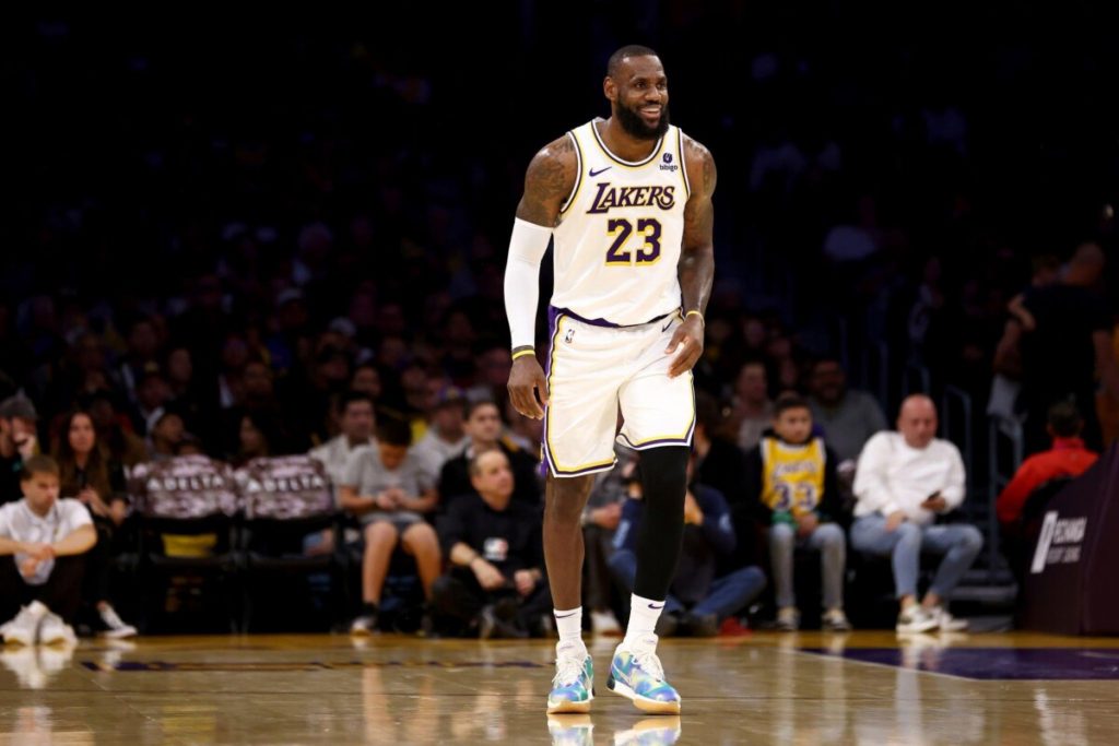 10 Best Players in The History of Los Angeles Lakers 10 Best Players in The History of Los Angeles Lakers