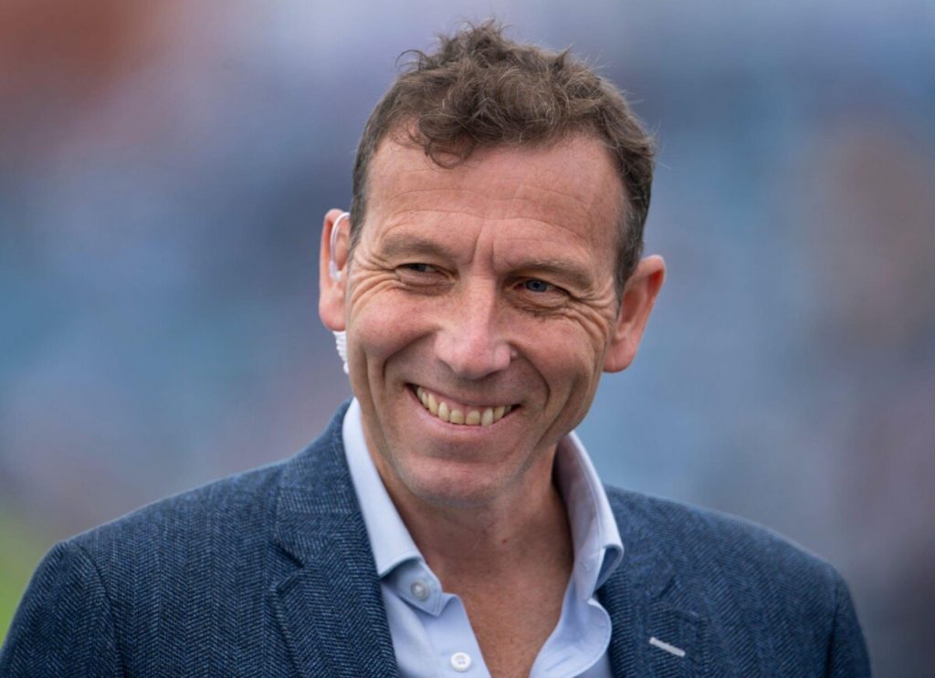 5 Cricket Commentators Who Became The Voices of Cricket 5 Cricket Commentators Who Became The Voices of Cricket