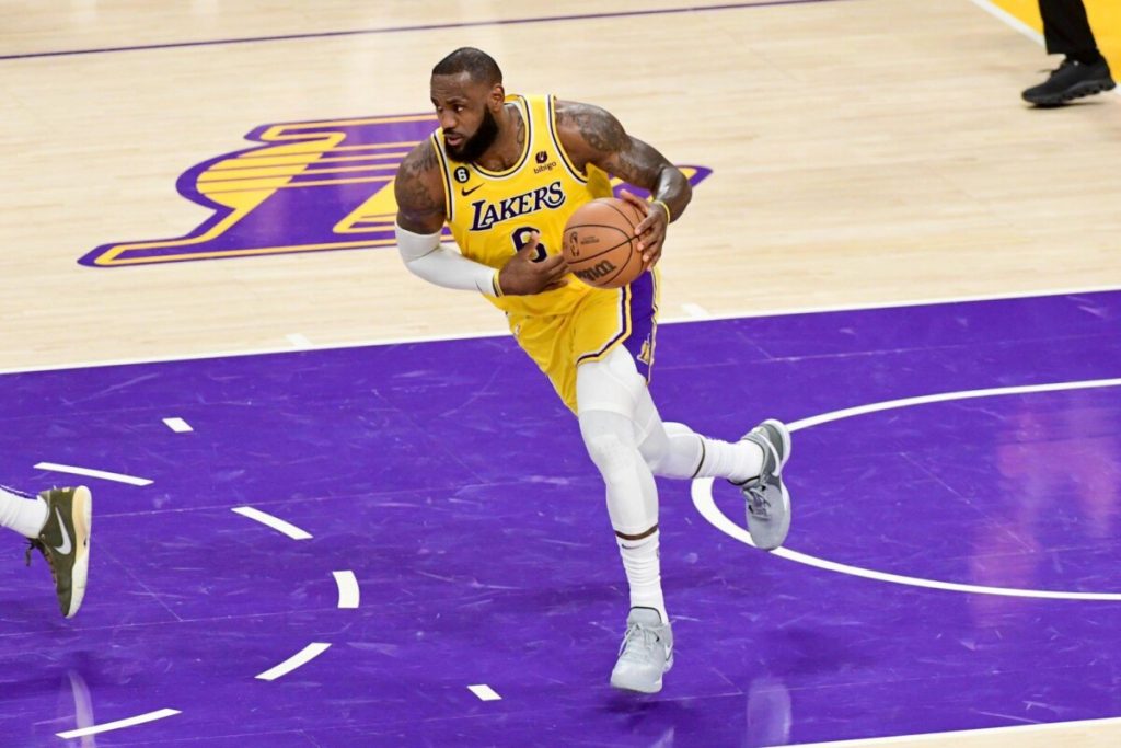 10 Players Who Played the Most Seasons In the NBA  