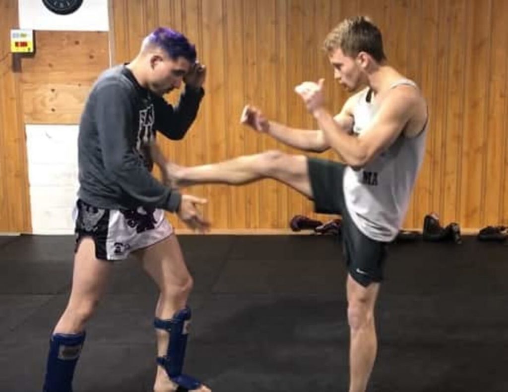 5 Powerful Sweeps-Based Muay Thai Counter Techniques 5 Powerful Sweeps-Based Muay Thai Counter Techniques