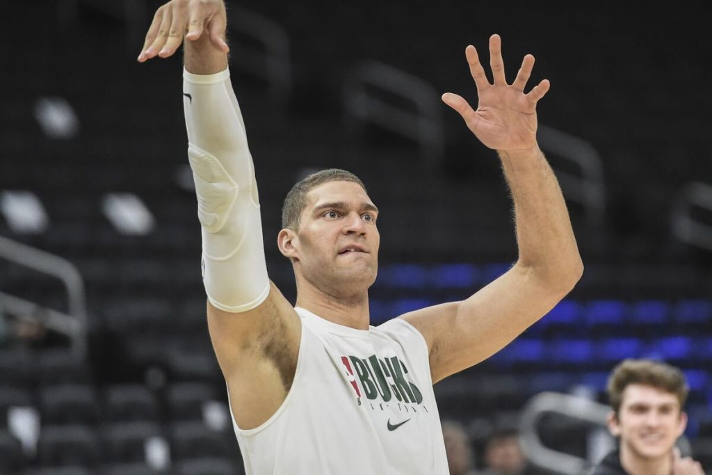 10 NBA Highest-Paid Centers for the 2023–24 Season 10 NBA Highest-Paid Centers for the 2023–24 Season