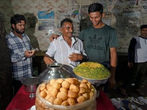 कभी पानीपुरी बेचते थे Yashasvi Jaiswal, अब करोड़ों में छापते है पैसा, जाने कमाई  