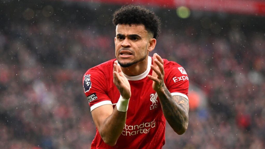 Liverpool winger Luis Diaz wants to join Barcelona this summer Liverpool winger Luis Diaz wants to join Barcelona this summer