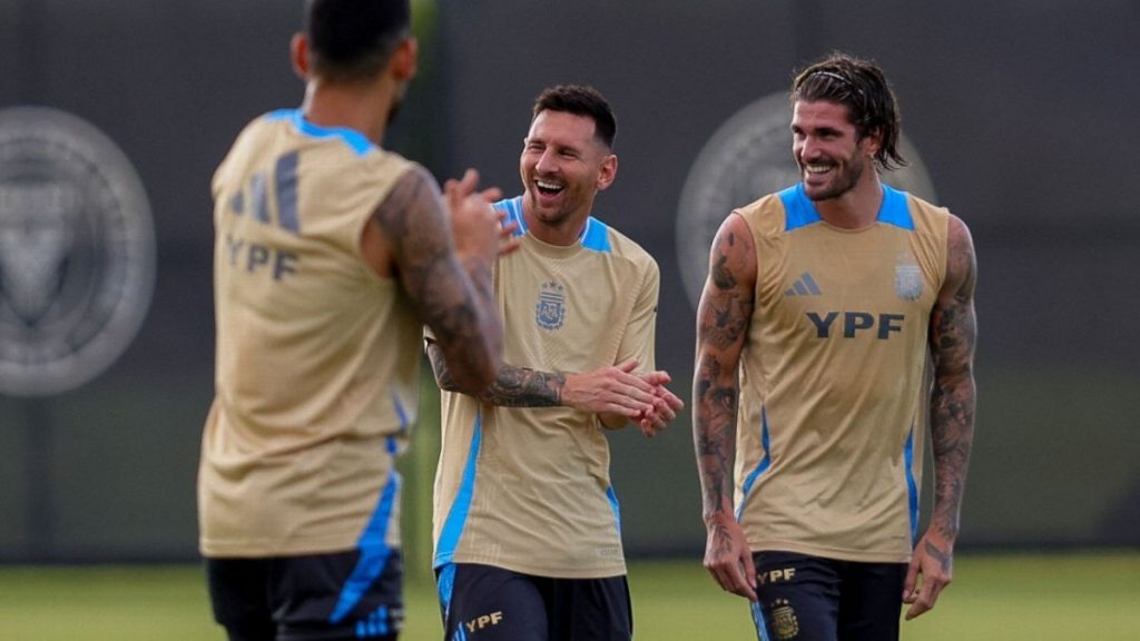Lionel Messi को नहीं खिलाने पर बोले मैनेजर, कहा- जोखिम लेने की कोई जरूरत नहीं  