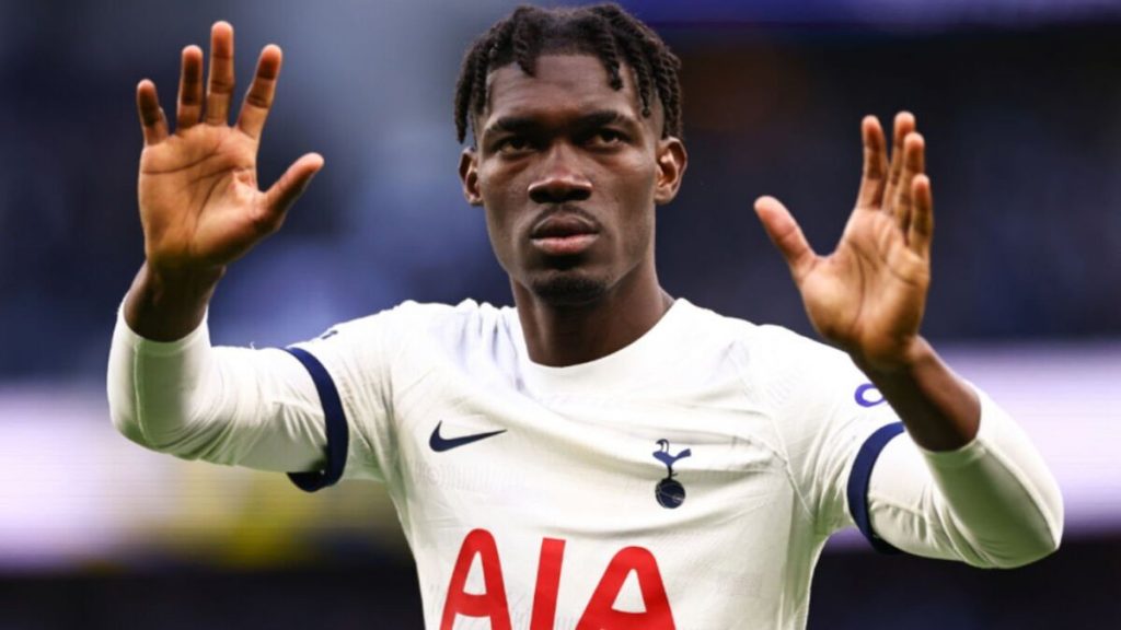 Tottenham’s Yves Bissouma tear gassed and robbed of £260,000 watch Tottenham’s Yves Bissouma tear gassed and robbed of £260,000 watch