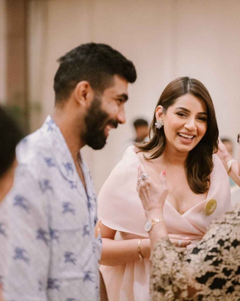 सुपर वुमन है Bumrah की करोड़पति पत्नी Sanjana Ganesan, Net Worth कर देगी हैरान  
