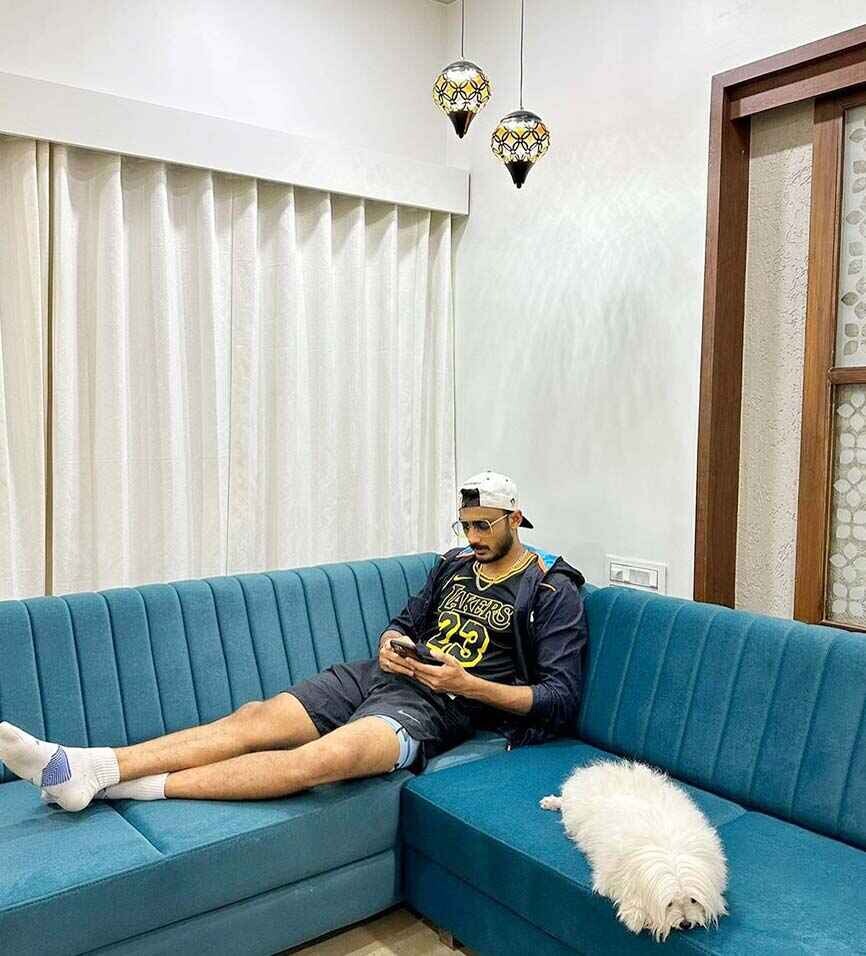 एक साल में कितना पैसा छापते है Axar Patel? जानिए कमाई का सोर्स और Net Worth  
