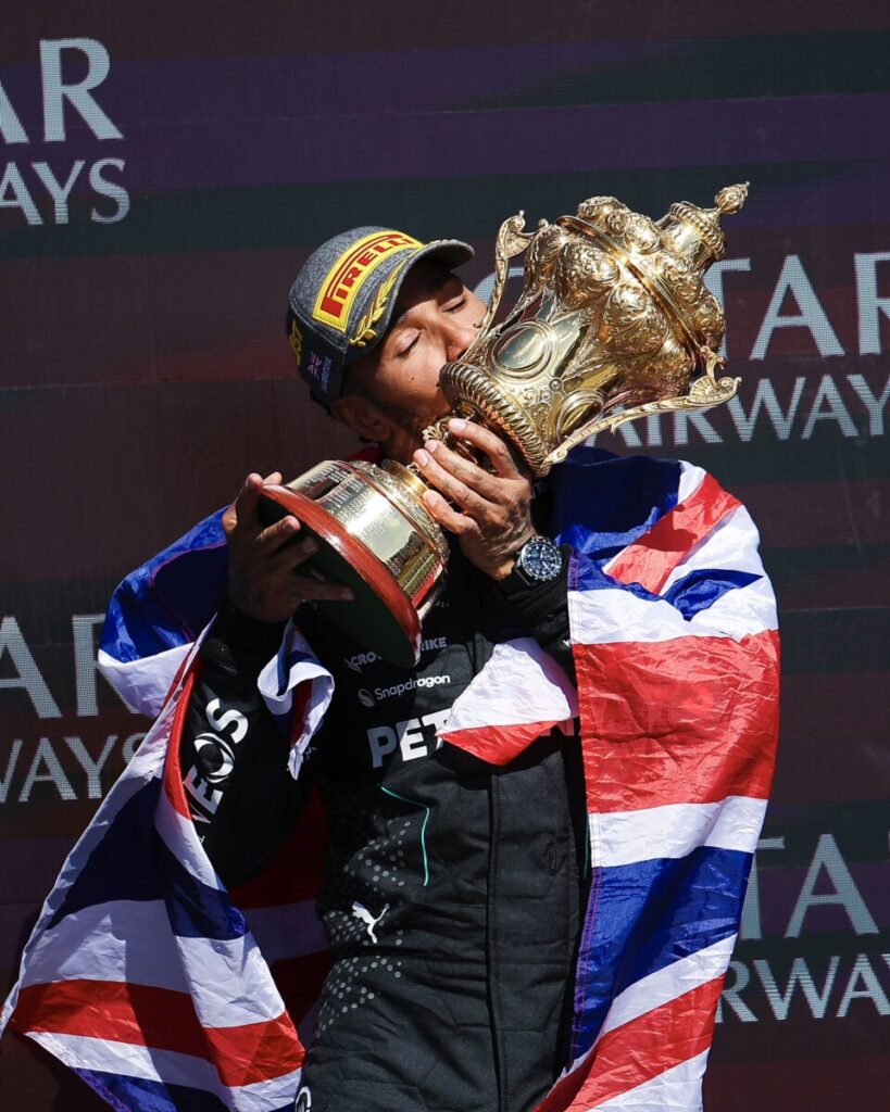 Lewis Hamilton ने बिखेरा जलवा,  मर्सिडीज ने कर दिया ये काम!  
