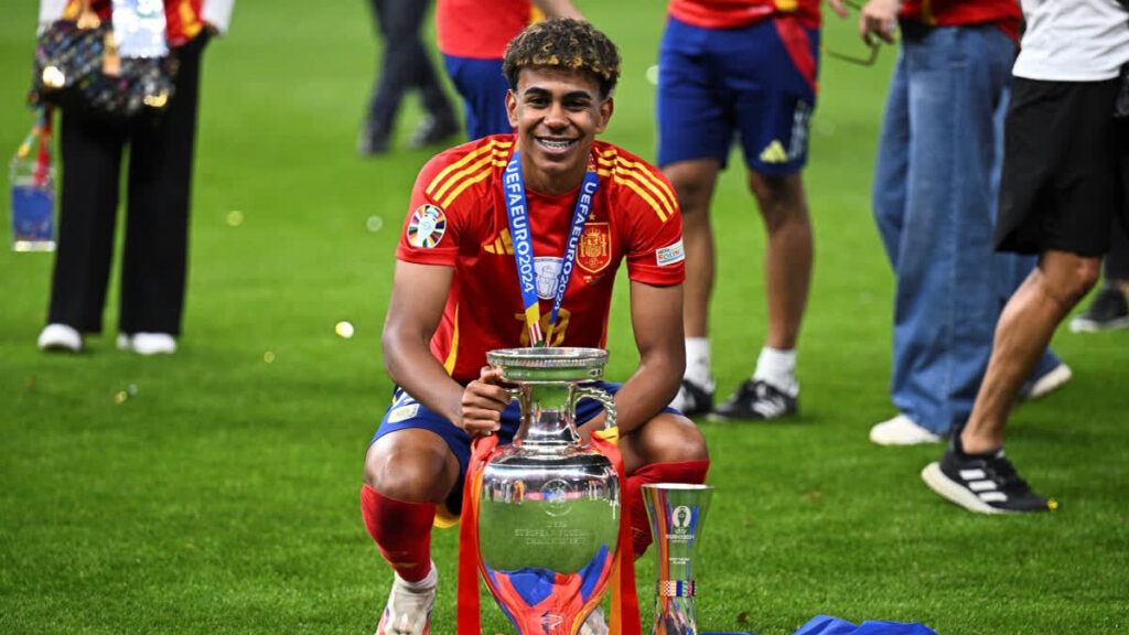 Spain's 17-Year-Old Lamine Yamal Wins Young Player of the Year Spain's 17-Year-Old Lamine Yamal Wins Young Player of the Year
