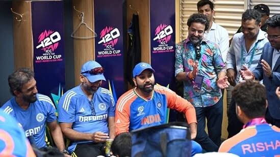 Team India की घर वापसी, खिलाड़ियों ने फ्लाइट में जमकर की मस्ती, देखें Video  