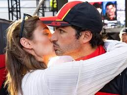 Carlos Sainz ने इस अंदाजा में गर्लफ्रेंड का मनाया जन्मदिन, देखें Video Carlos Sainz ने इस अंदाजा में गर्लफ्रेंड का मनाया जन्मदिन, देखें Video