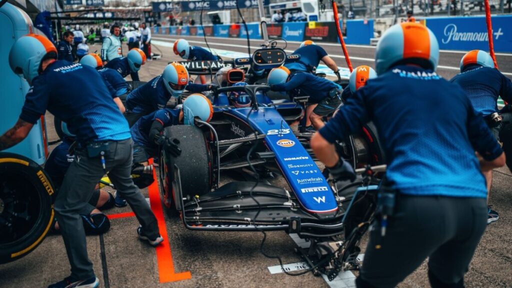 F1 Summer break: सीज़न के बीच में रेसिंग एक महीने के लिए बंद क्यों हो जाती है? F1 Summer break: सीज़न के बीच में रेसिंग एक महीने के लिए बंद क्यों हो जाती है?