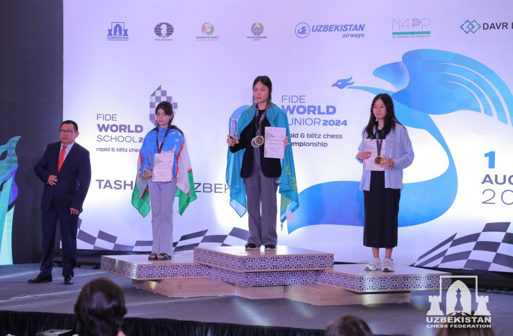 FIDE World School Championships के विजेताओं की मौज, पहनाया गया ताज FIDE World School Championships के विजेताओं की मौज, पहनाया गया ताज