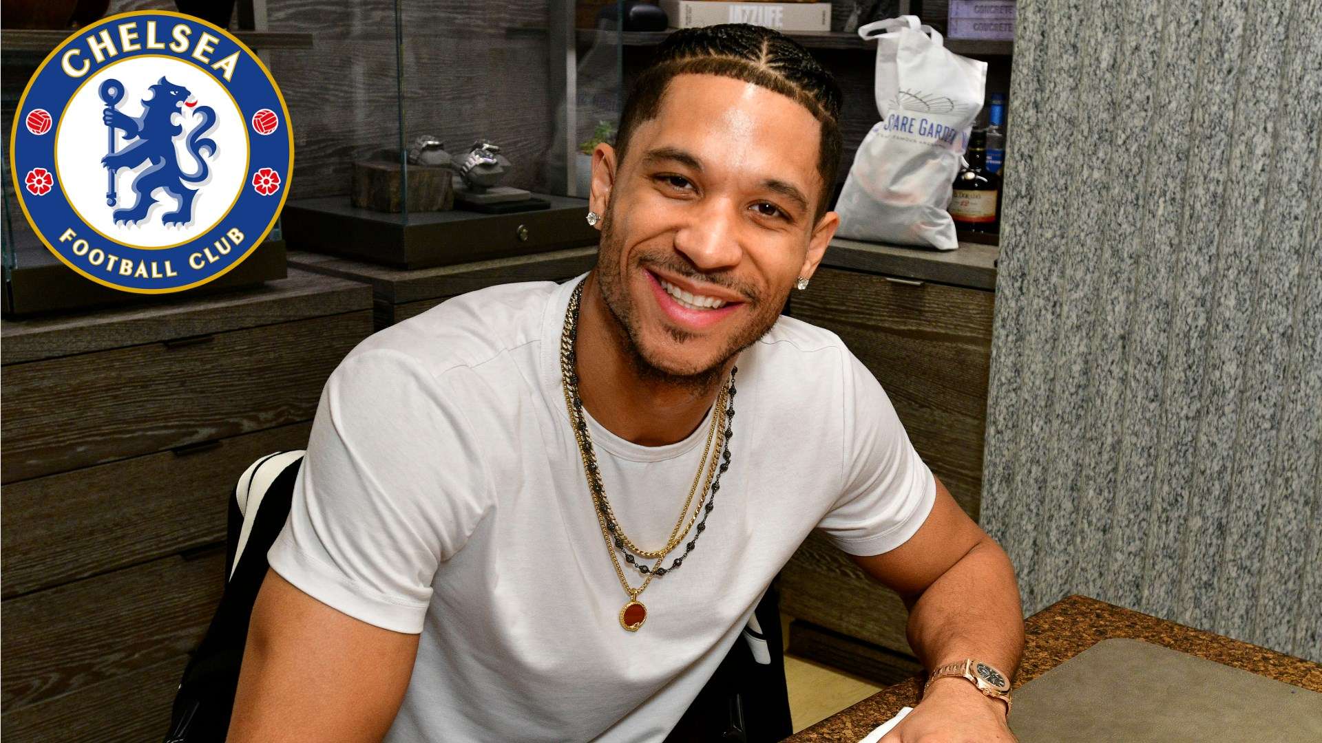Knicks forward and Chelsea fan Hart has case of the Blues  