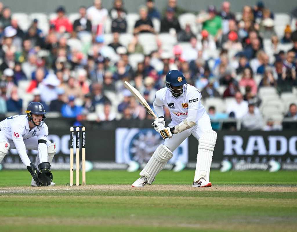Mathews resists but England chip away  